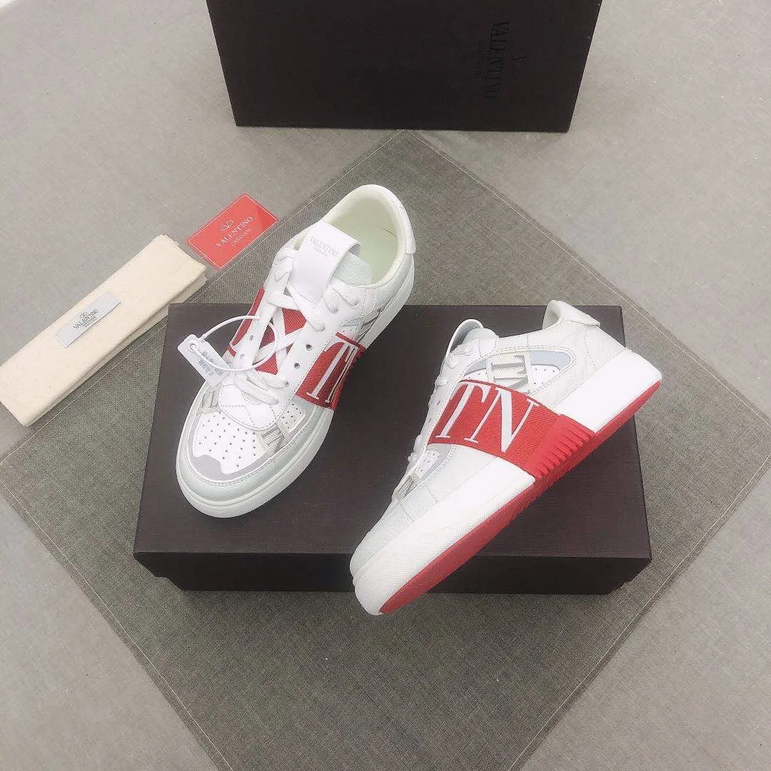 P440▫️V L7N spring and summer 🆕calf leather strap sneakers, no man should be able to refuse this style, classic color, so handsome! Purchase a high-precision replica of the original version to instantly sell off the market currency! 6 VLTN logo rubber effect straps - Valentino Garavani Logo printed on the back and tongue, all materials are customized to ensure quality! Size: 38/45 No. 018